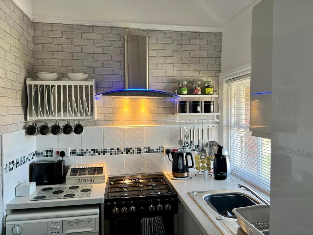 34Three Apartment Литам Сент Аннс Екстериор снимка