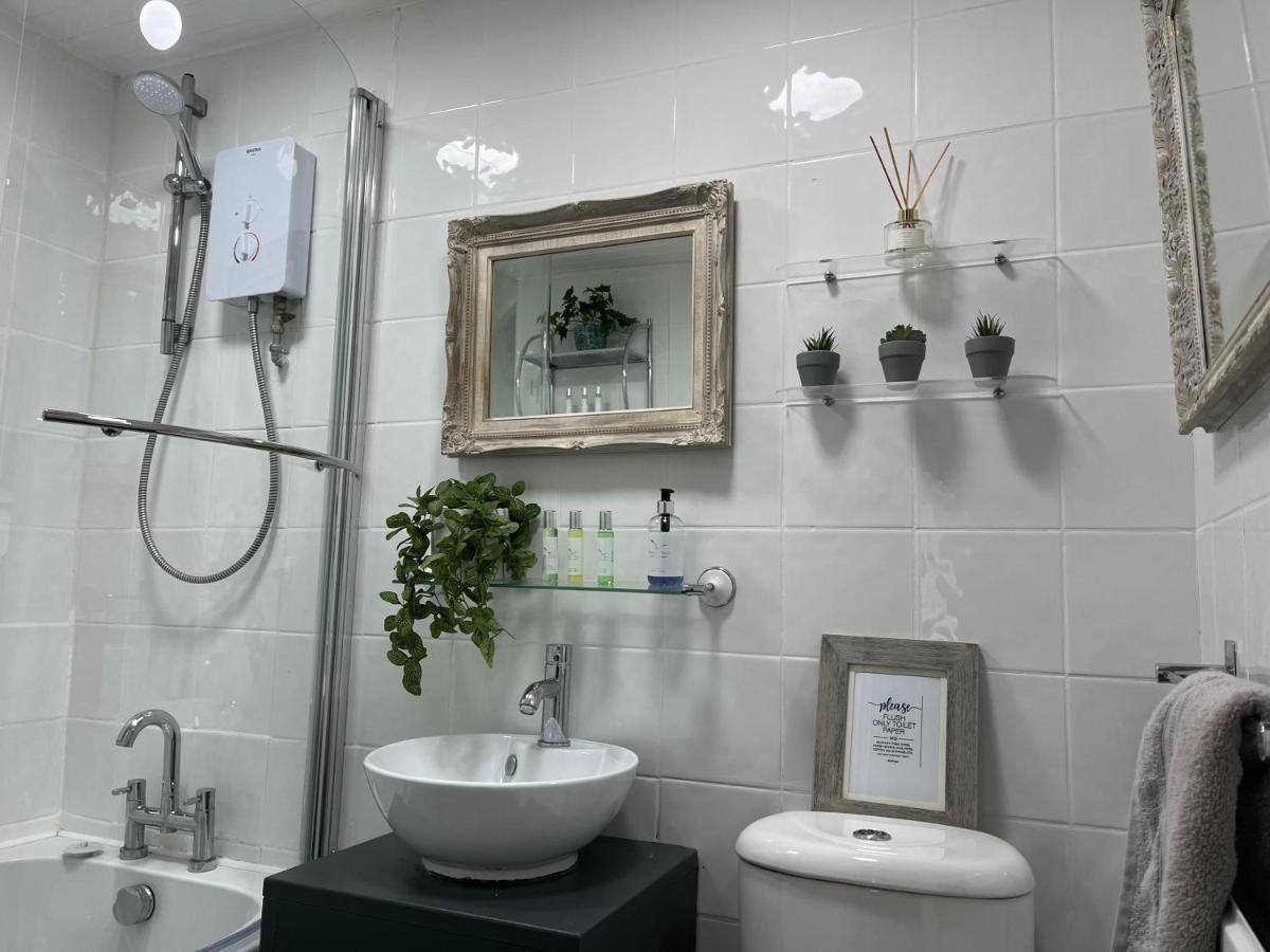 34Three Apartment Литам Сент Аннс Екстериор снимка
